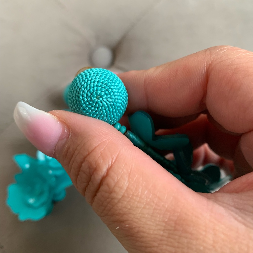 ⛔️Sold⛔️Oscar de la renta blue aqua floral statement earrings - Picture 7 of 8